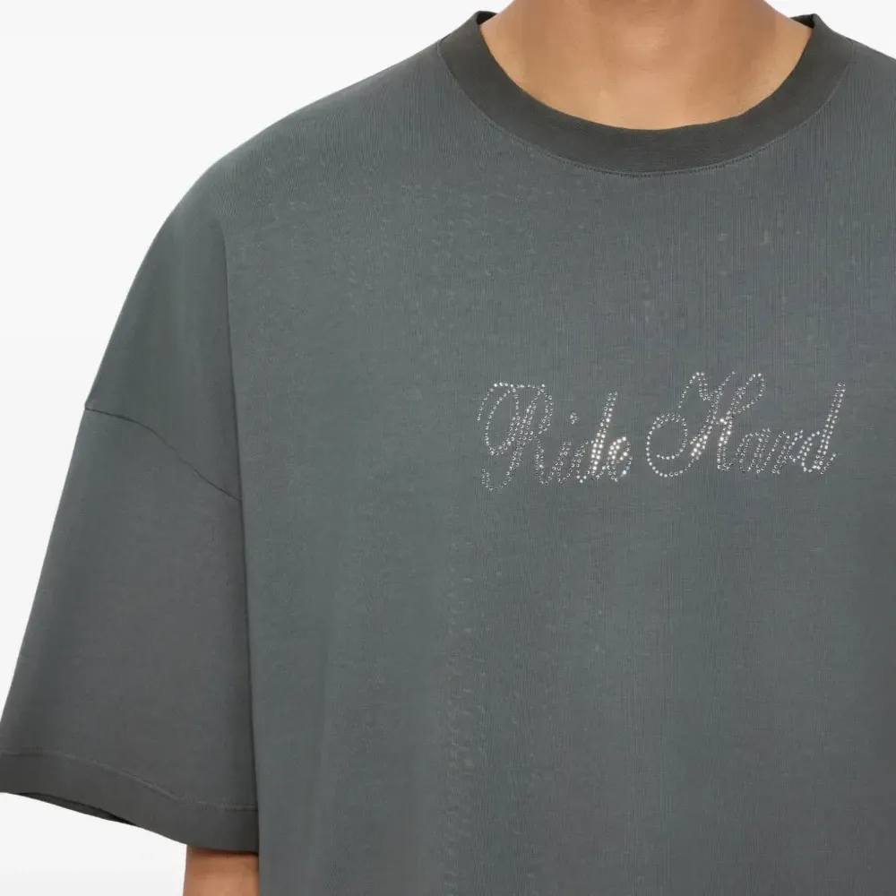 Футболка с украшением из страз