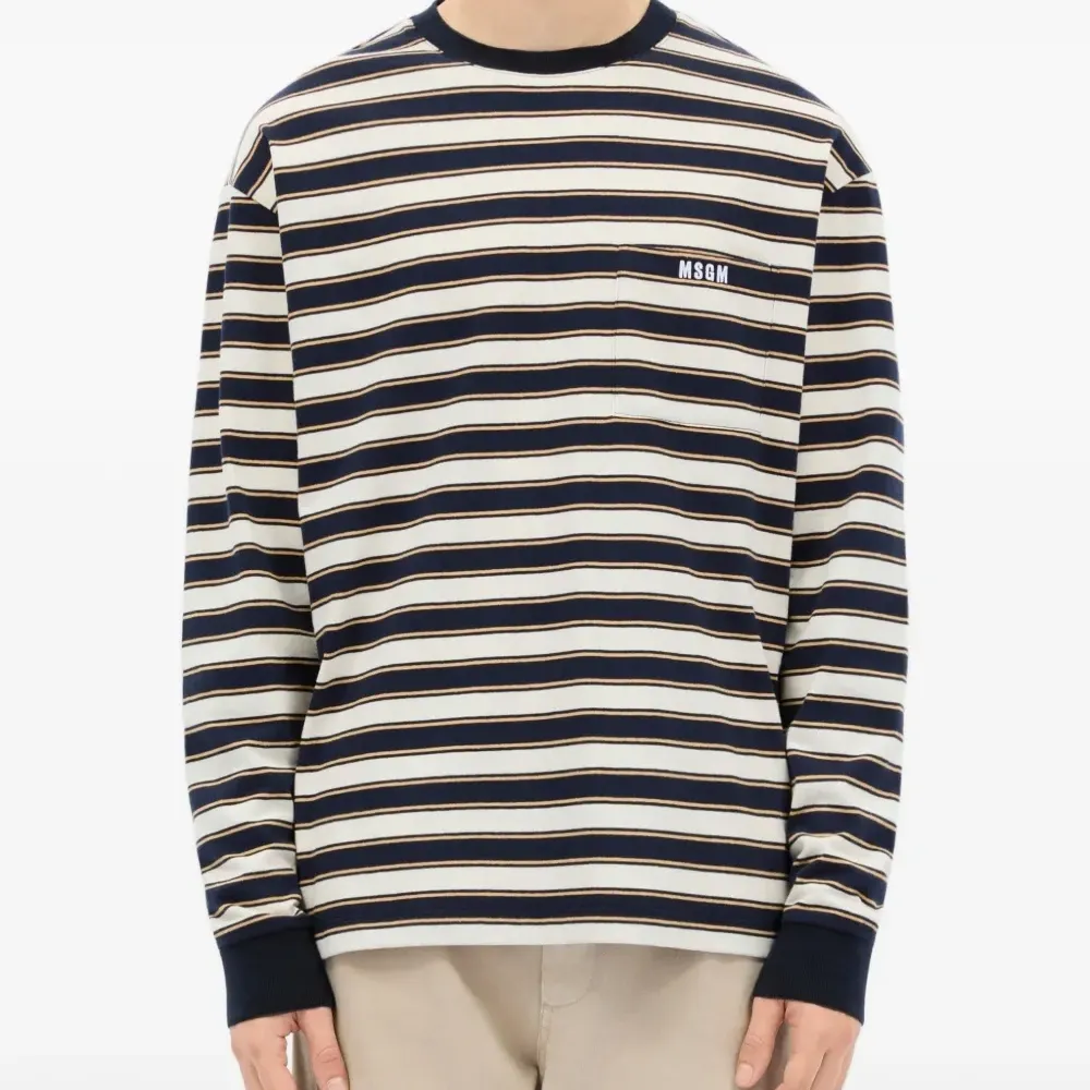 Футболка в полоску с карманом