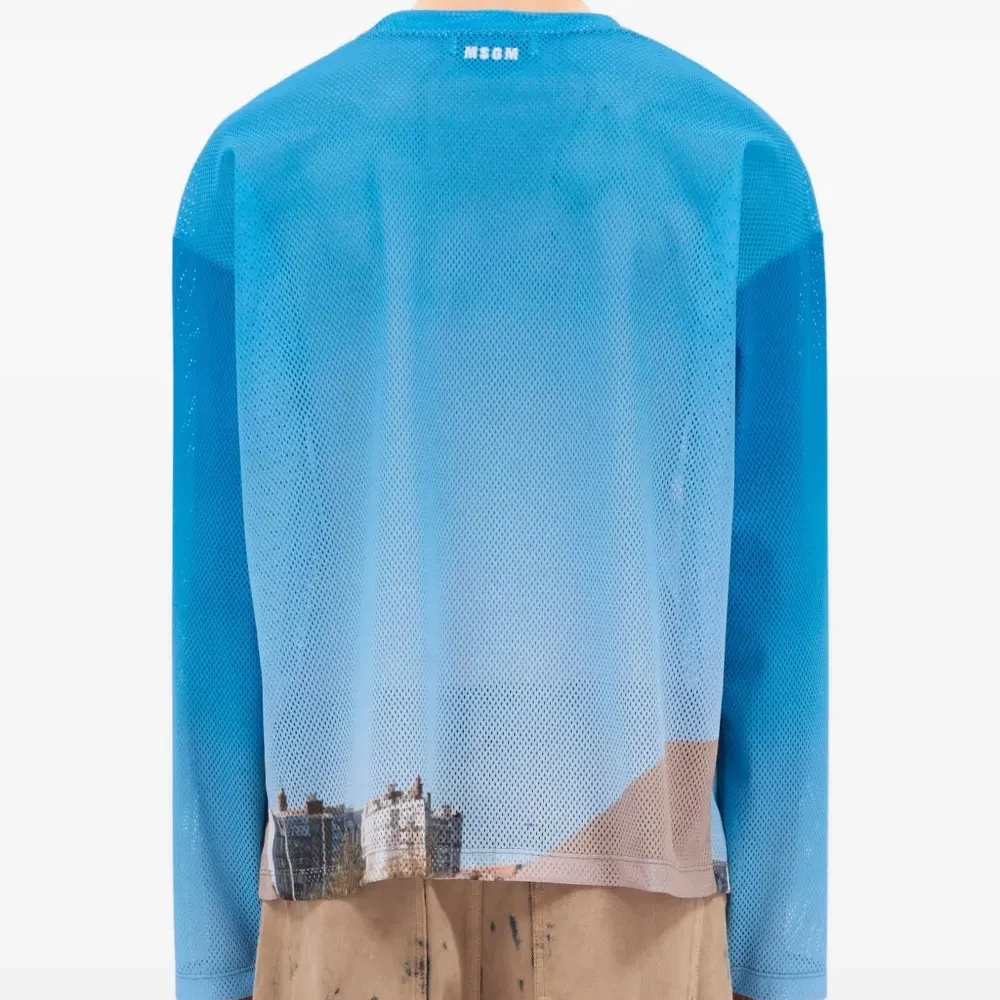 Футболка с длинными рукавами и принтом