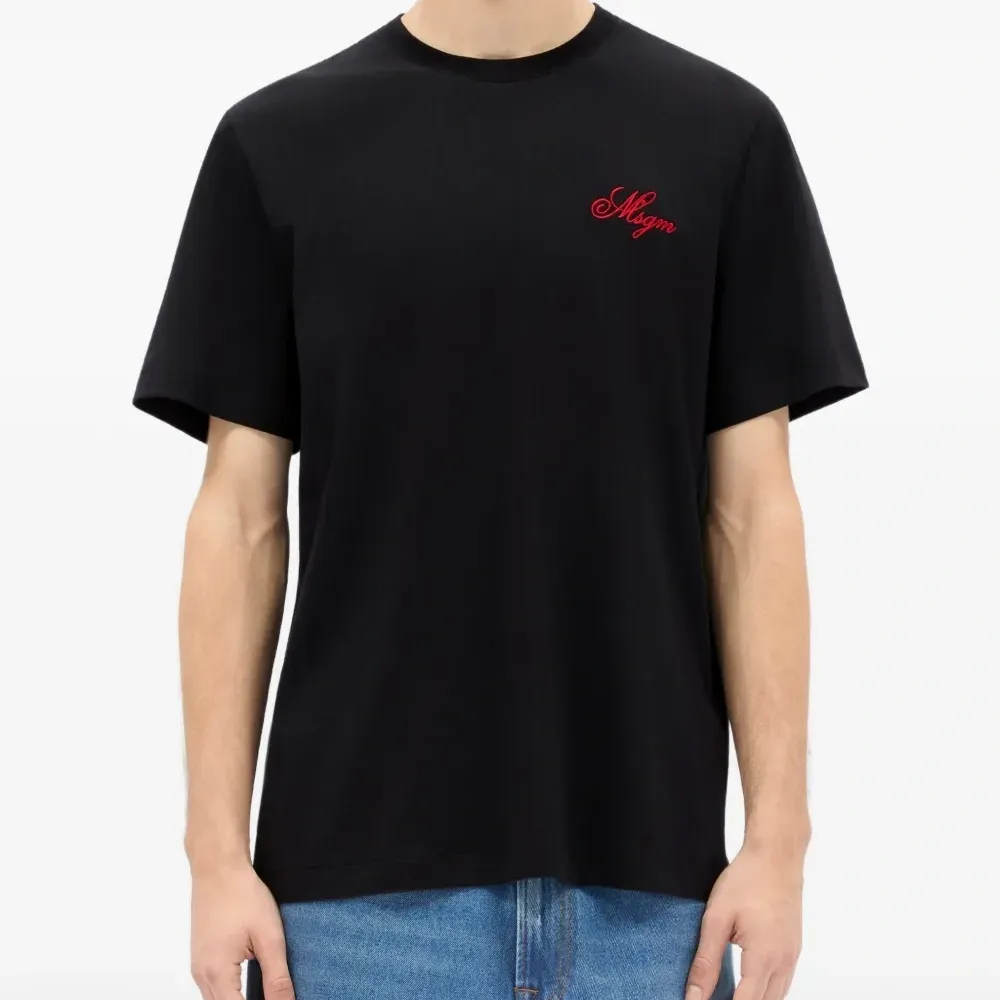 Футболка с вышивкой