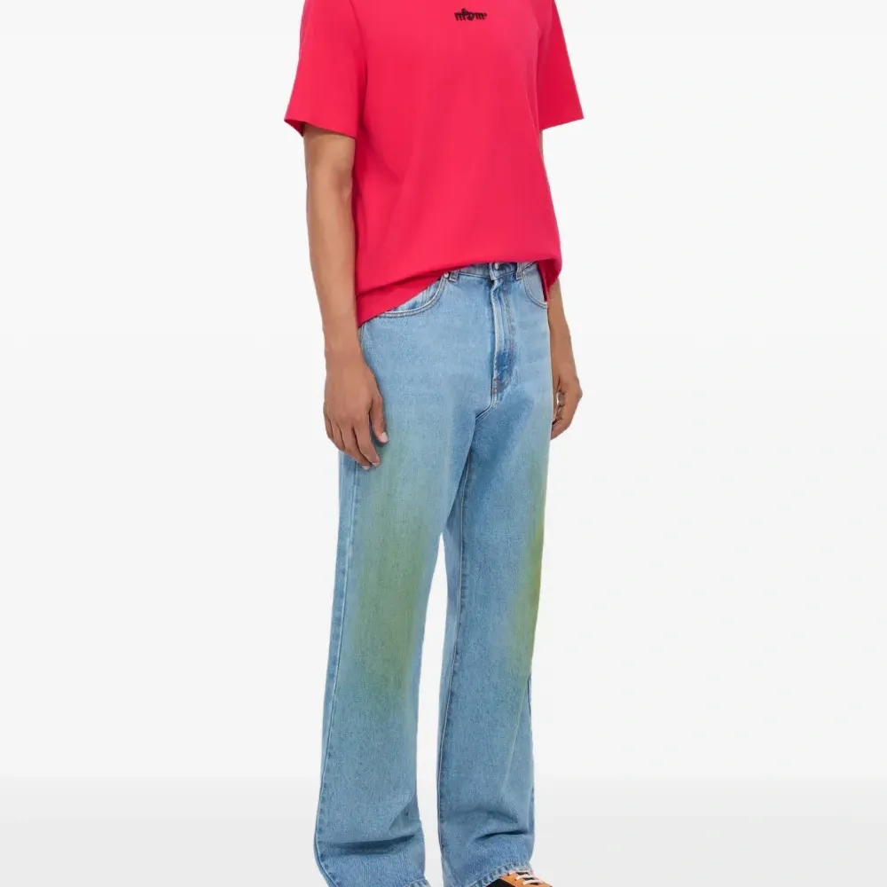 Футболка с вышитым логотипом