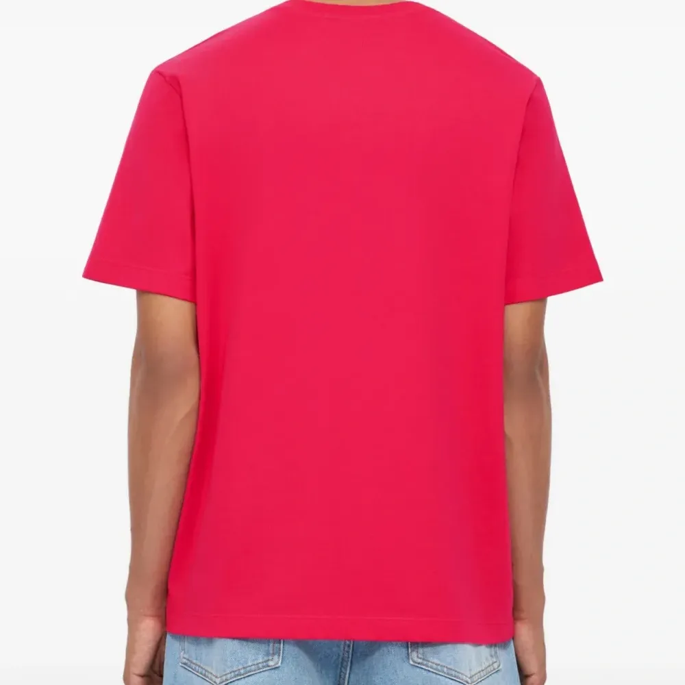 Футболка с вышитым логотипом