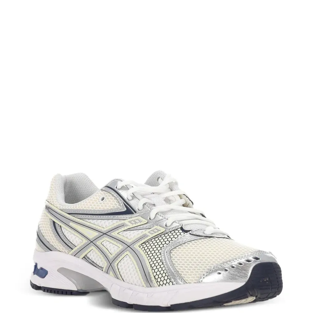 Декорированные кроссовки