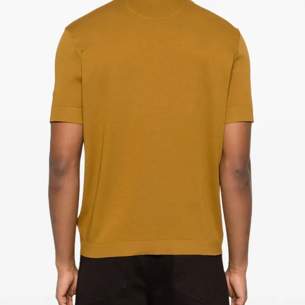 Футболка с интегрированной ребристой отделкой