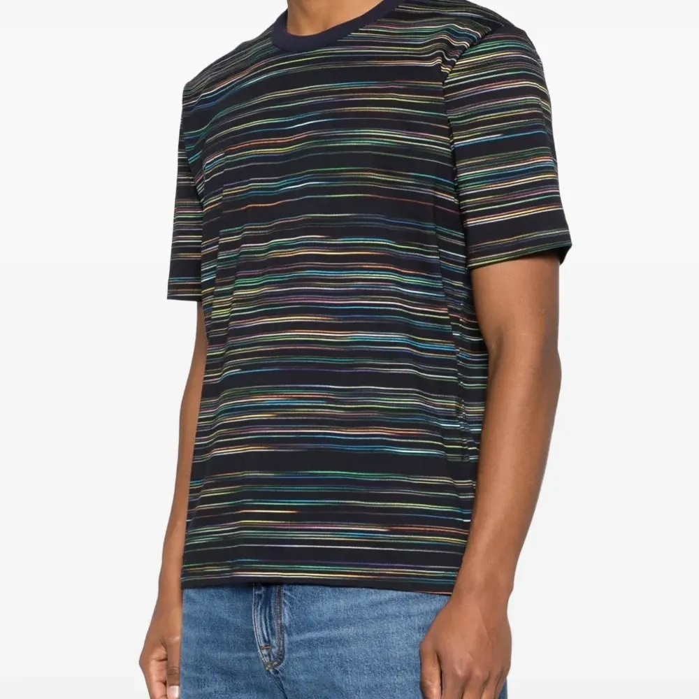 Полосатая футболка