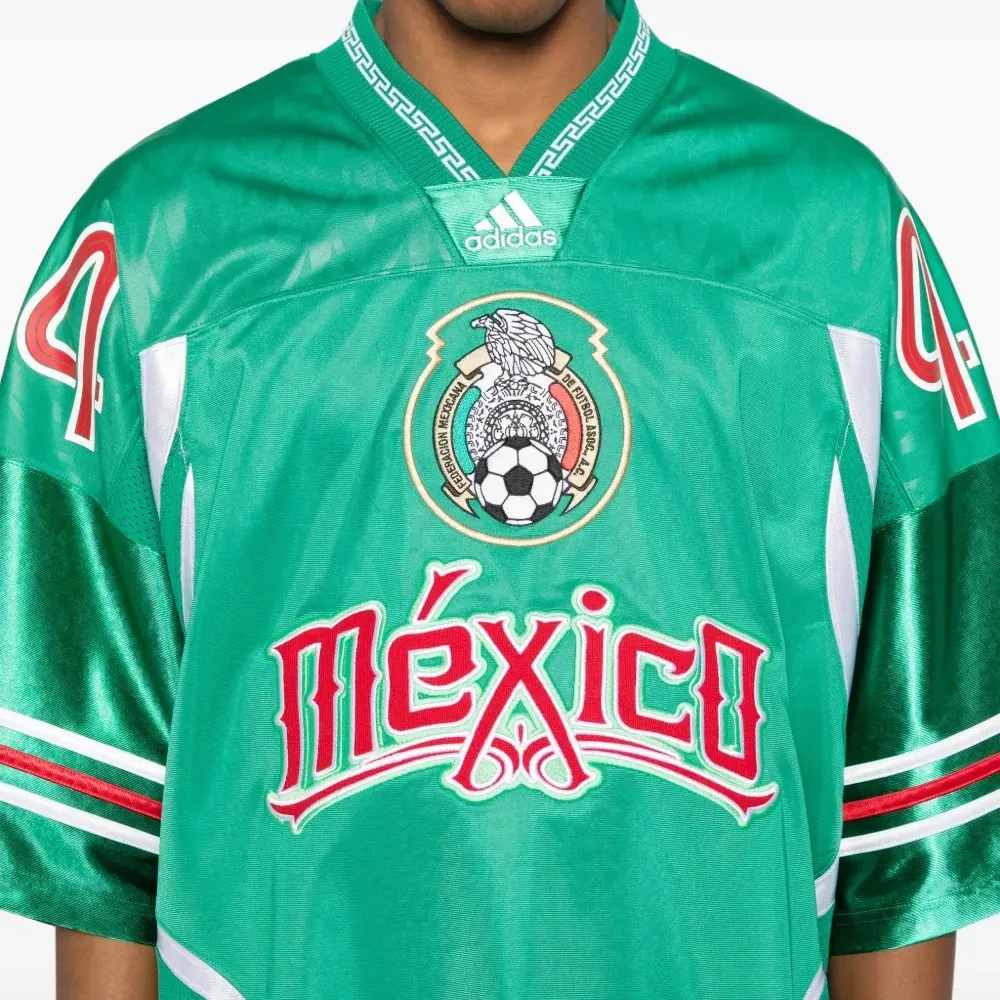 Футболка с короткими рукавами и вышитым логотипом