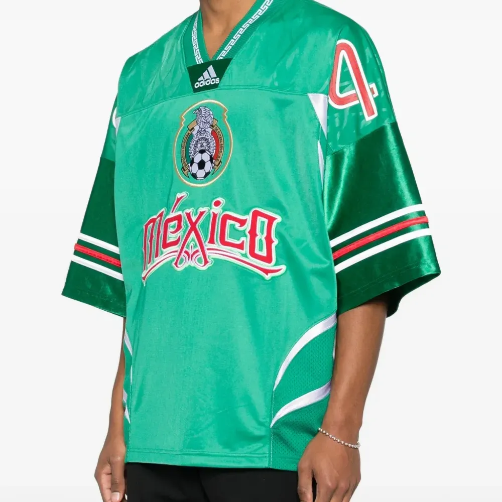 Футболка с короткими рукавами и вышитым логотипом