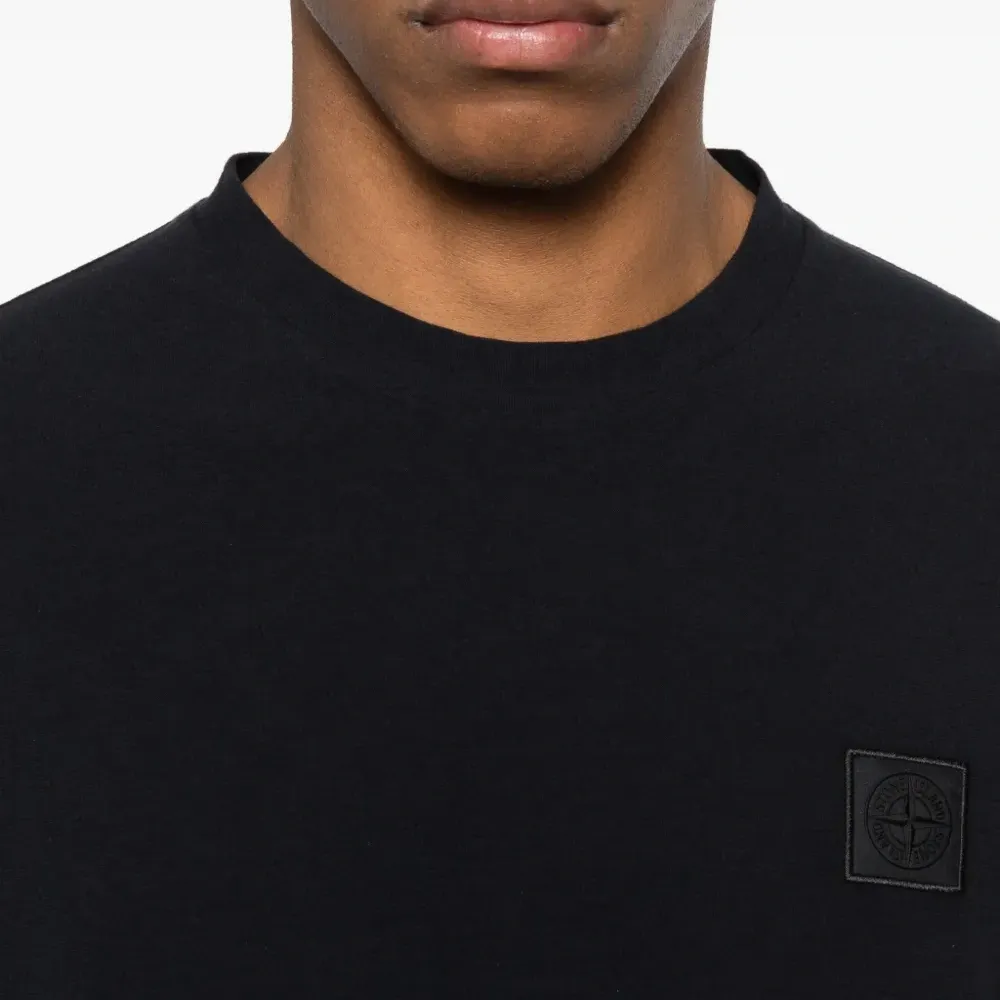 Футболка с нашивкой-логотипом