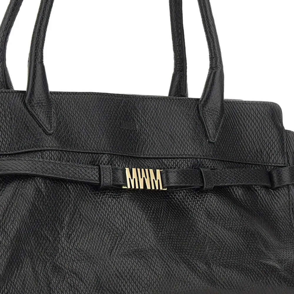 Сумка на плечо с отделкой в виде логотипа