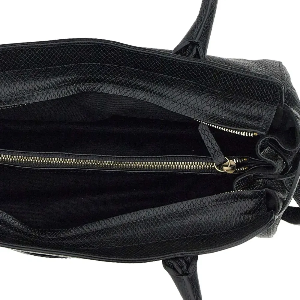 Сумка на плечо с отделкой в виде логотипа