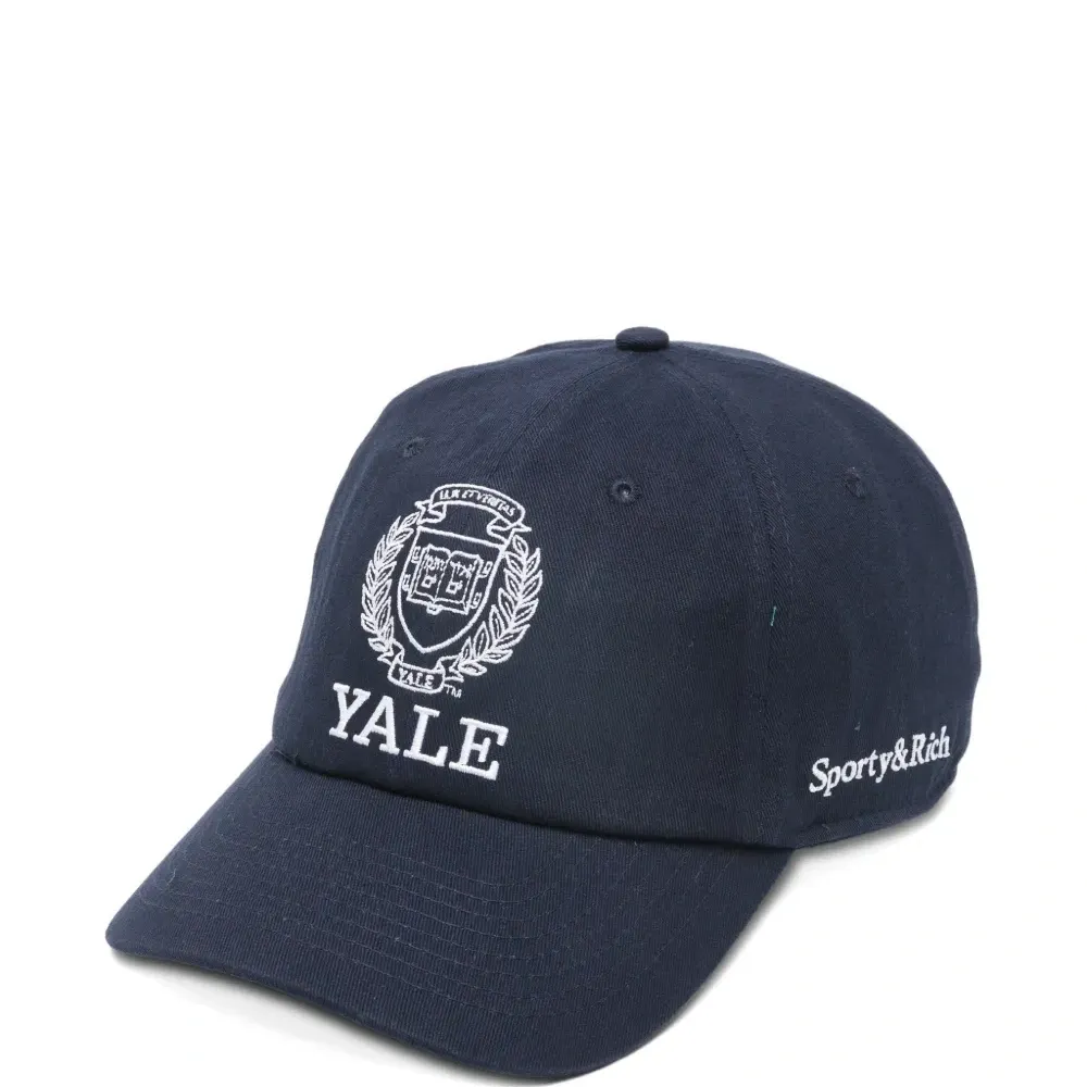 Бейсболка с вышитым логотипом