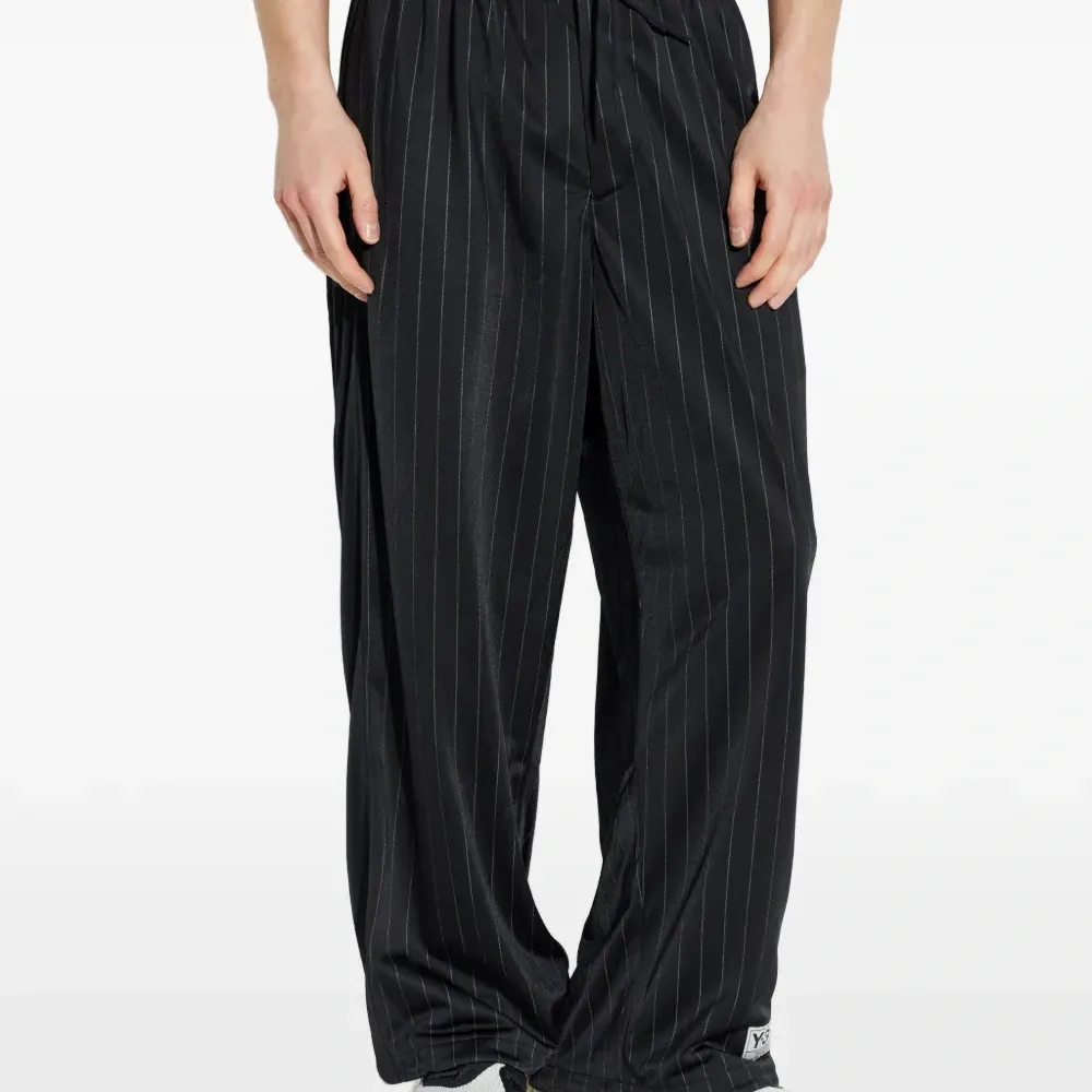 Спортивные брюки в полоску на кулиске