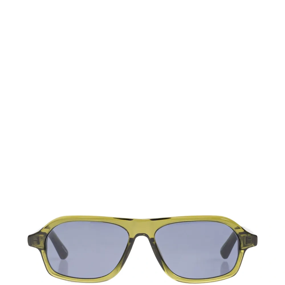 Солнцезащитные очки в круглой оправе