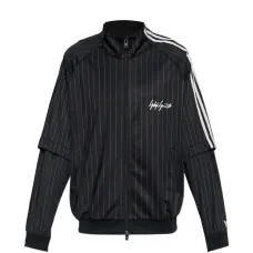 Спортивная куртка в полоску