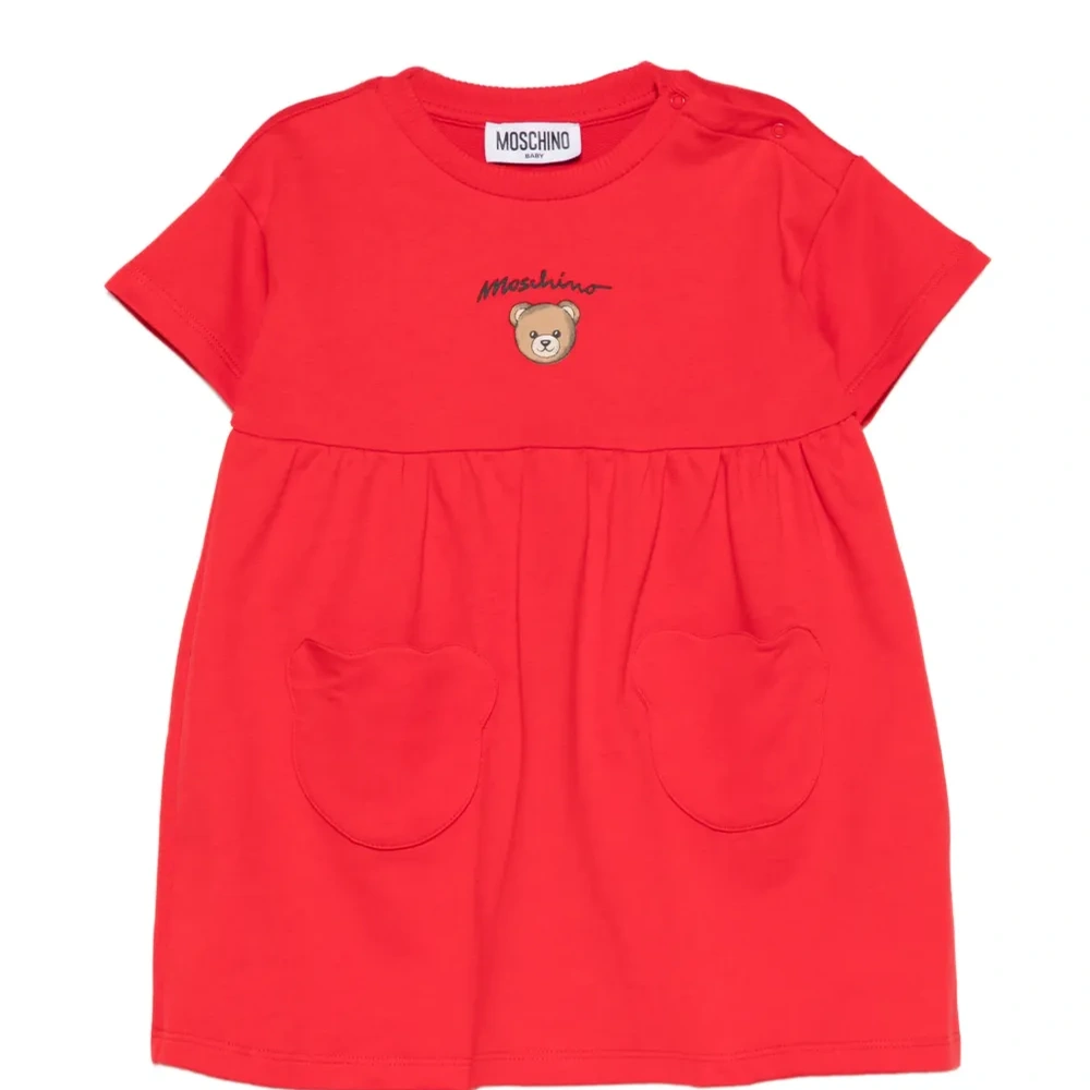 Платье с круглым вырезом и карманом