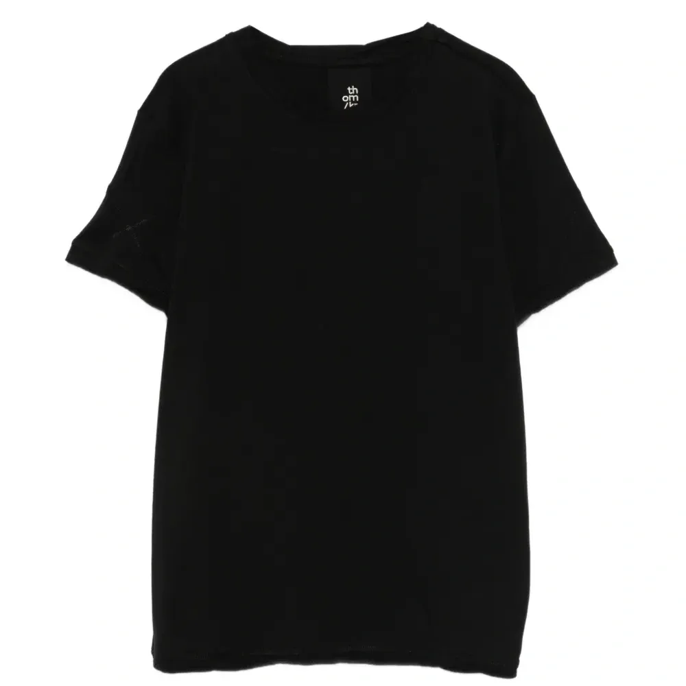 Футболка с отделкой швами