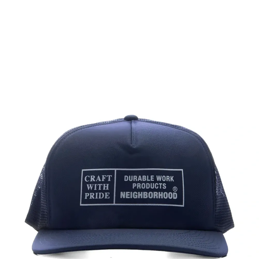 Бейсболка с логотипом из сетки