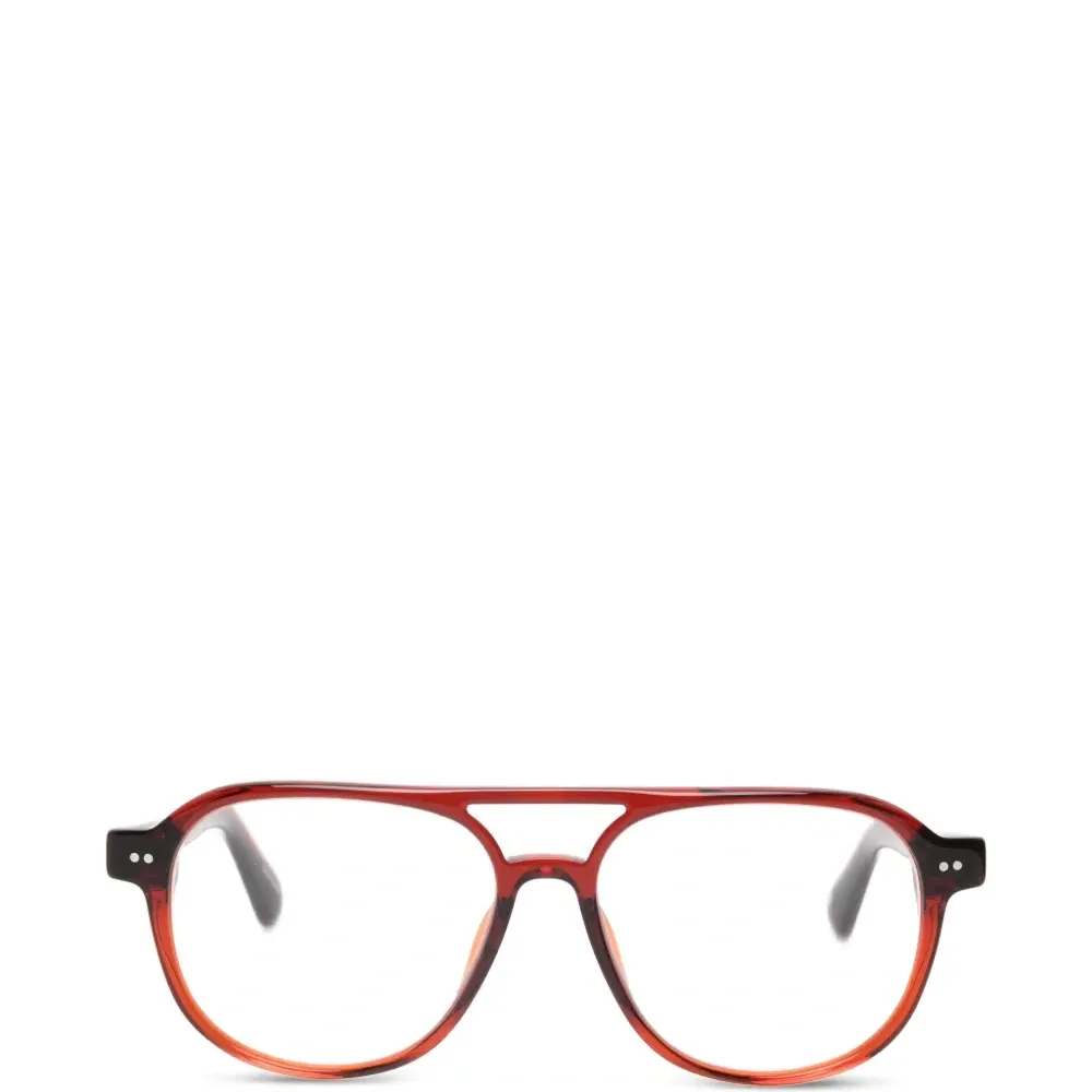 Очки в красной оправе