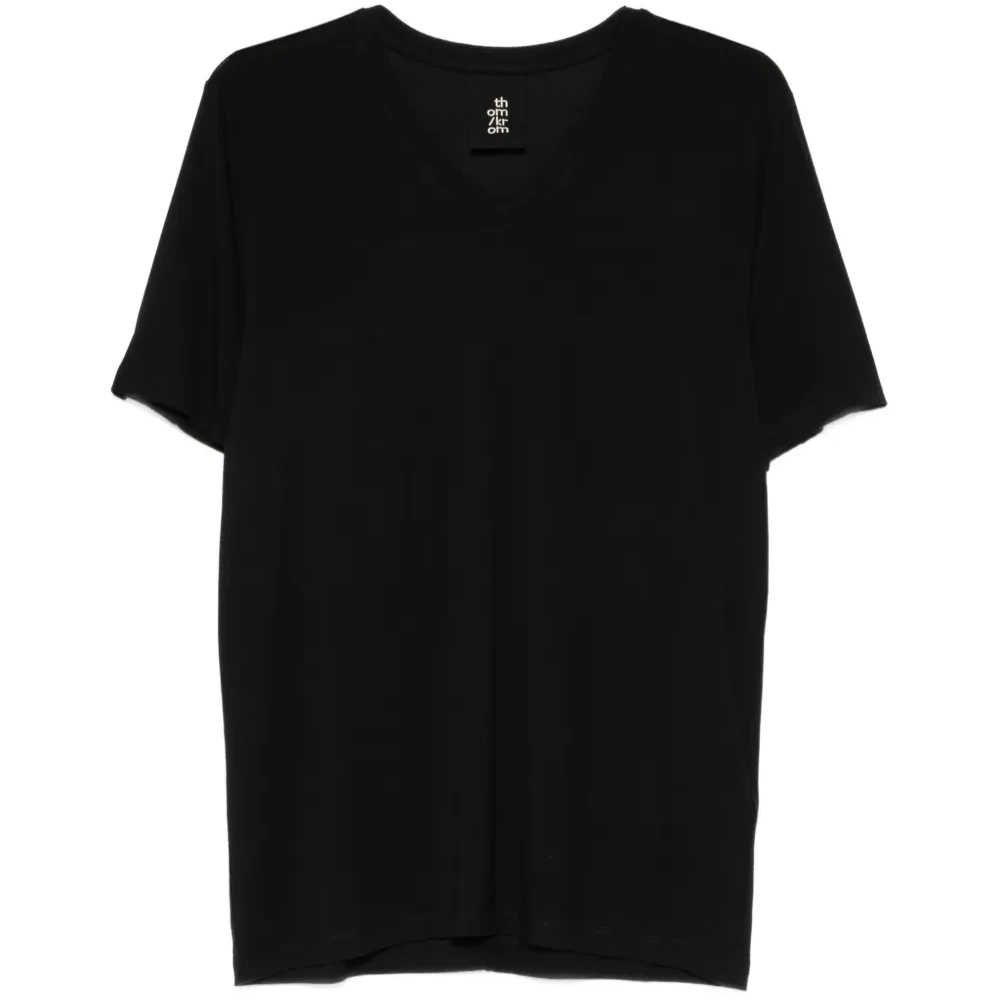 Футболка с V-образным вырезом