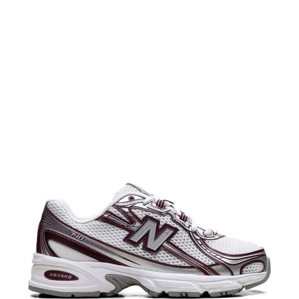 Кроссовки 740