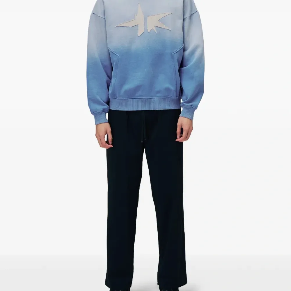 Градиентный свитер с нашивкой-логотипом