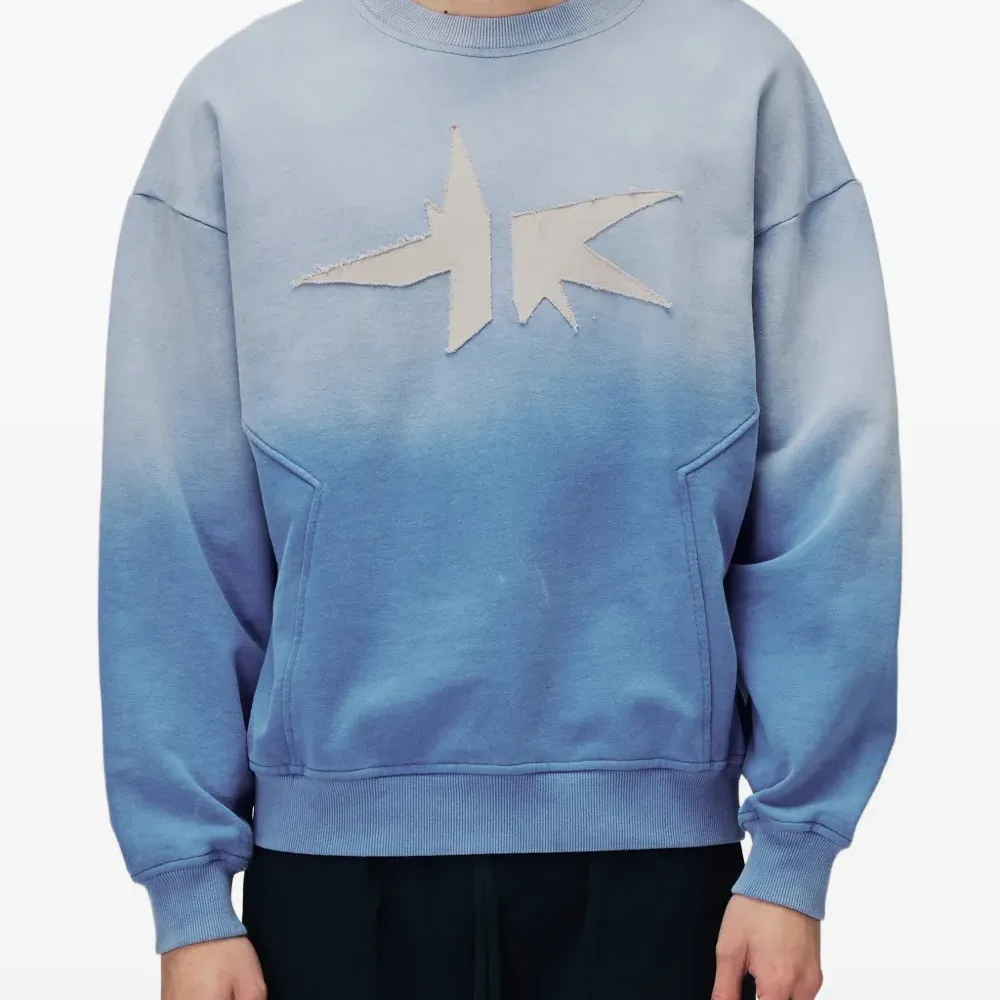 Градиентный свитер с нашивкой-логотипом