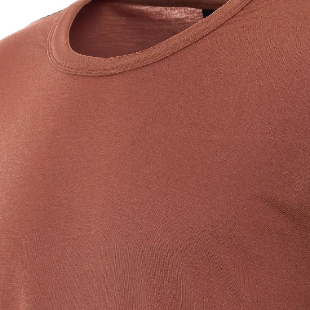 Футболка с круглым вырезом