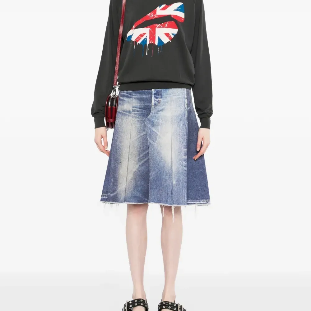 Футболка с логотипом