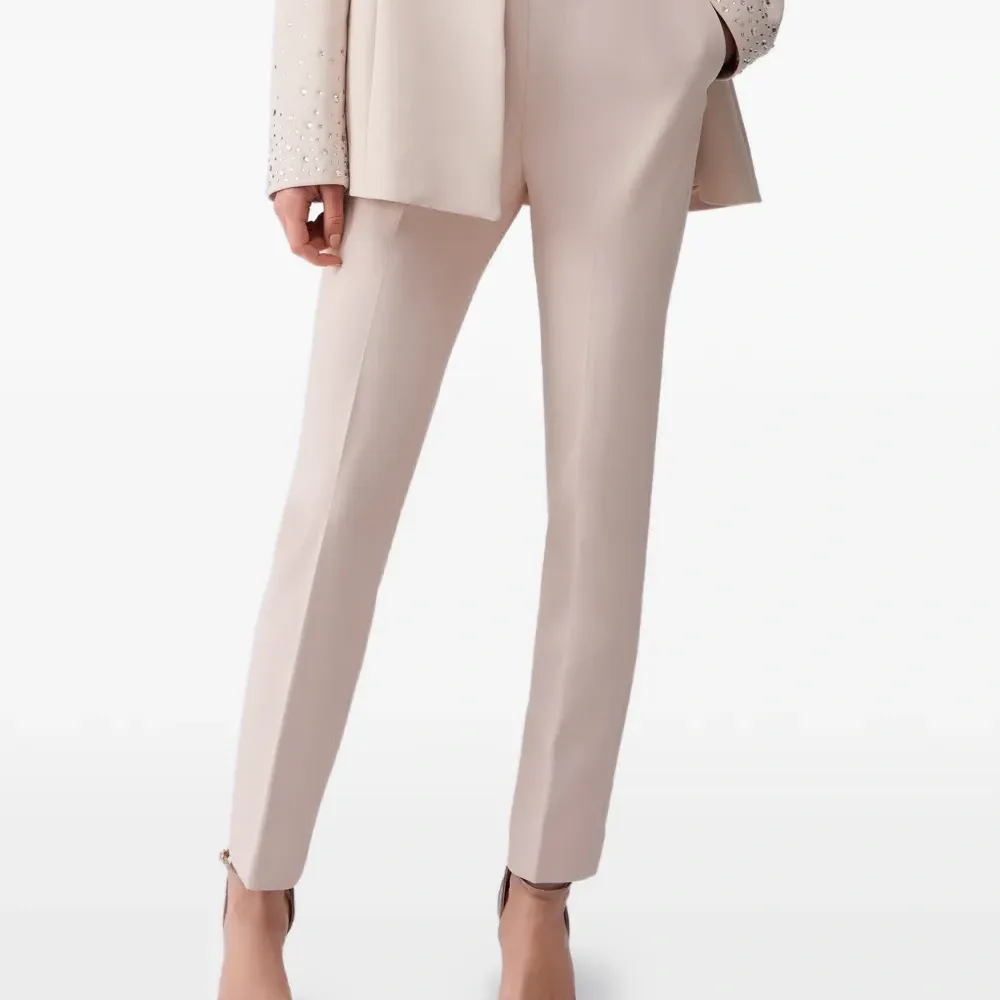 Узкие брюки с завышенной талией