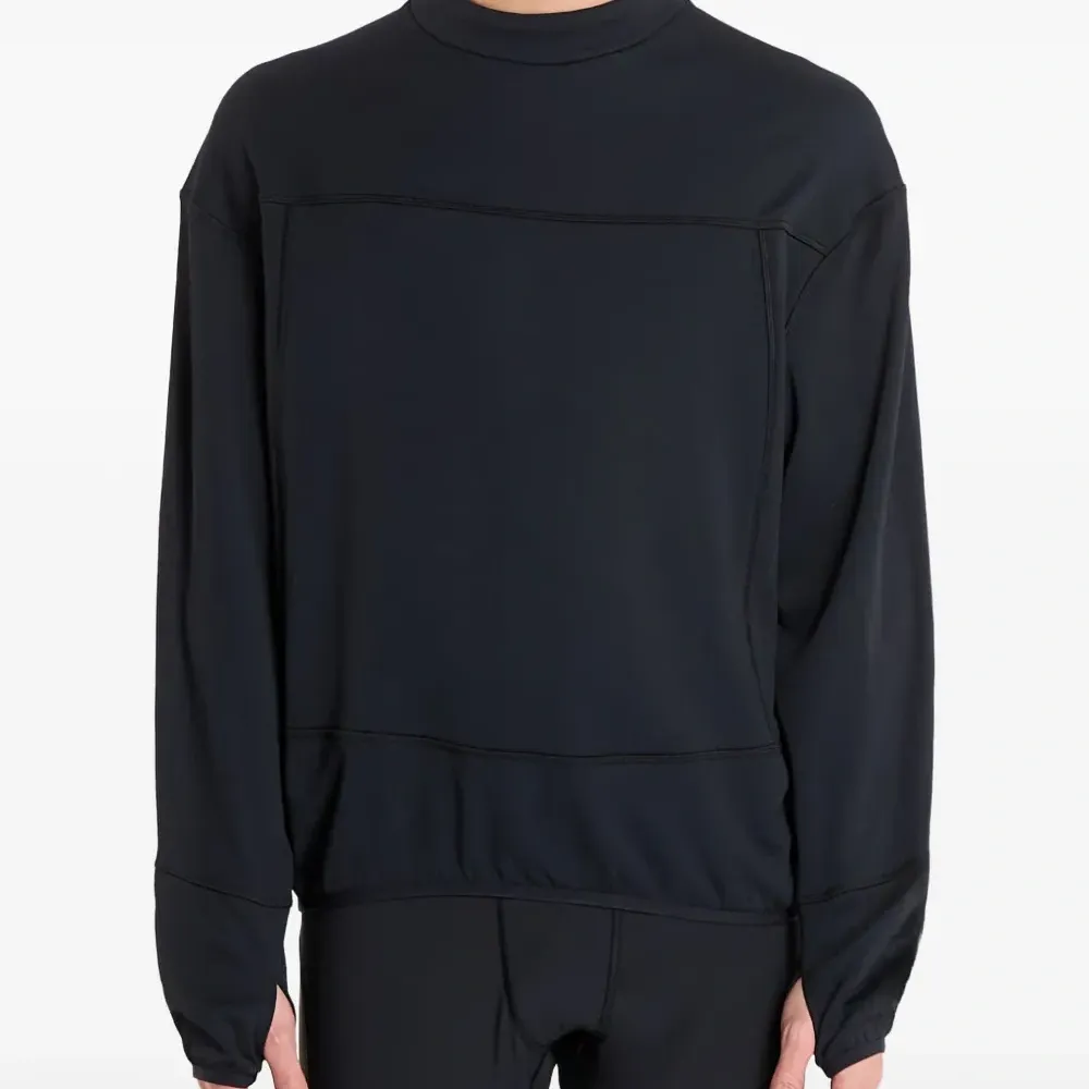 Спортивный свитшот с круглым вырезом и длинными рукавами