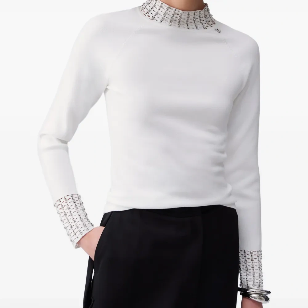 Свитер с вырезами и украшениями из драгоценных камней