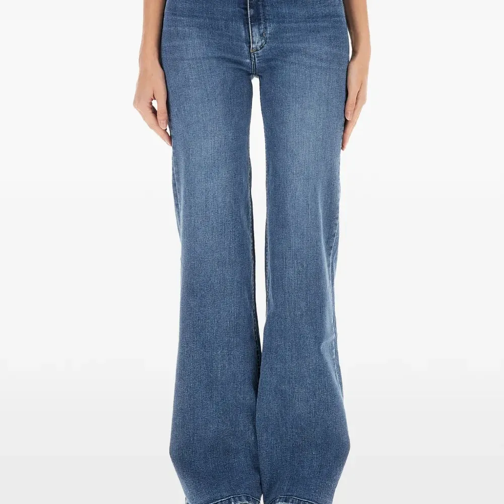 Джинсы широкого кроя