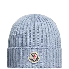 Вязаная шапка с логотипом