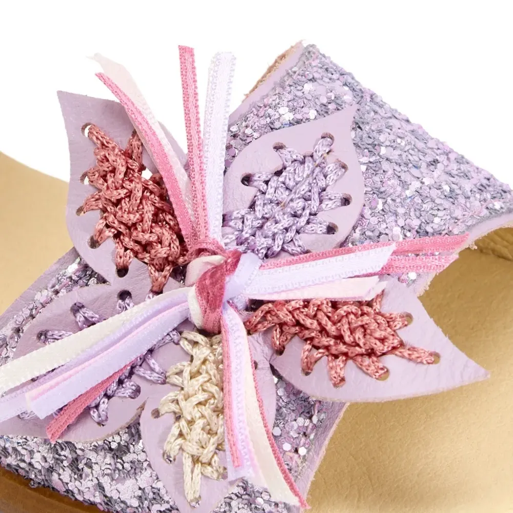 Блестящие сандалии с цветочным узором