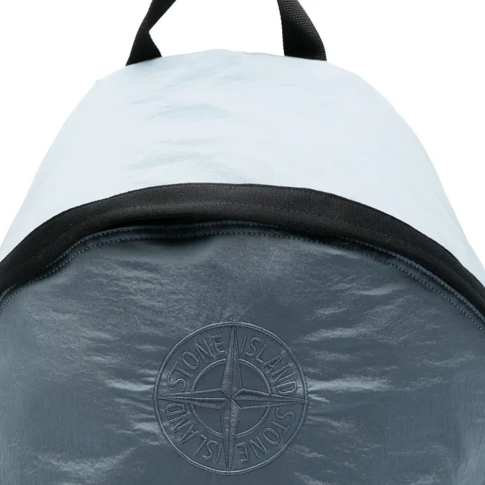 Рюкзак с тиснённым логотипом