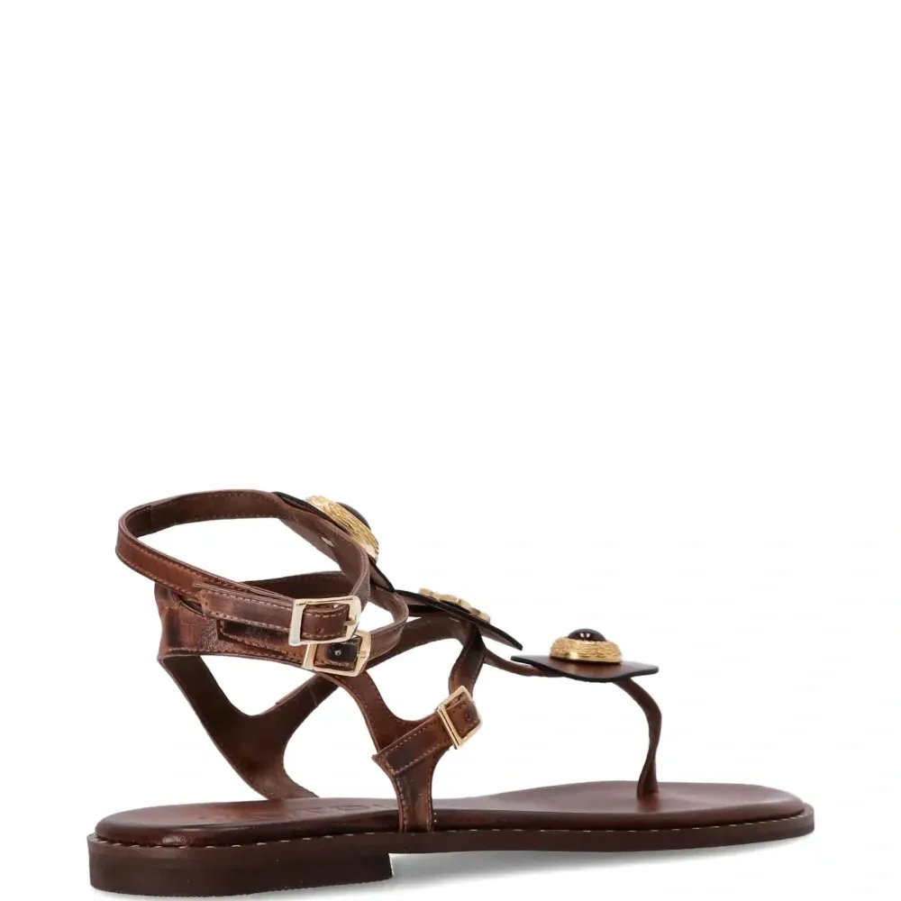 Босоножки с пряжкой-декором Alkyone