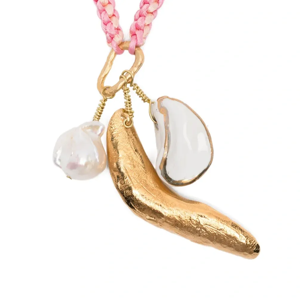 Ожерелье-чокер с вязаным кулоном