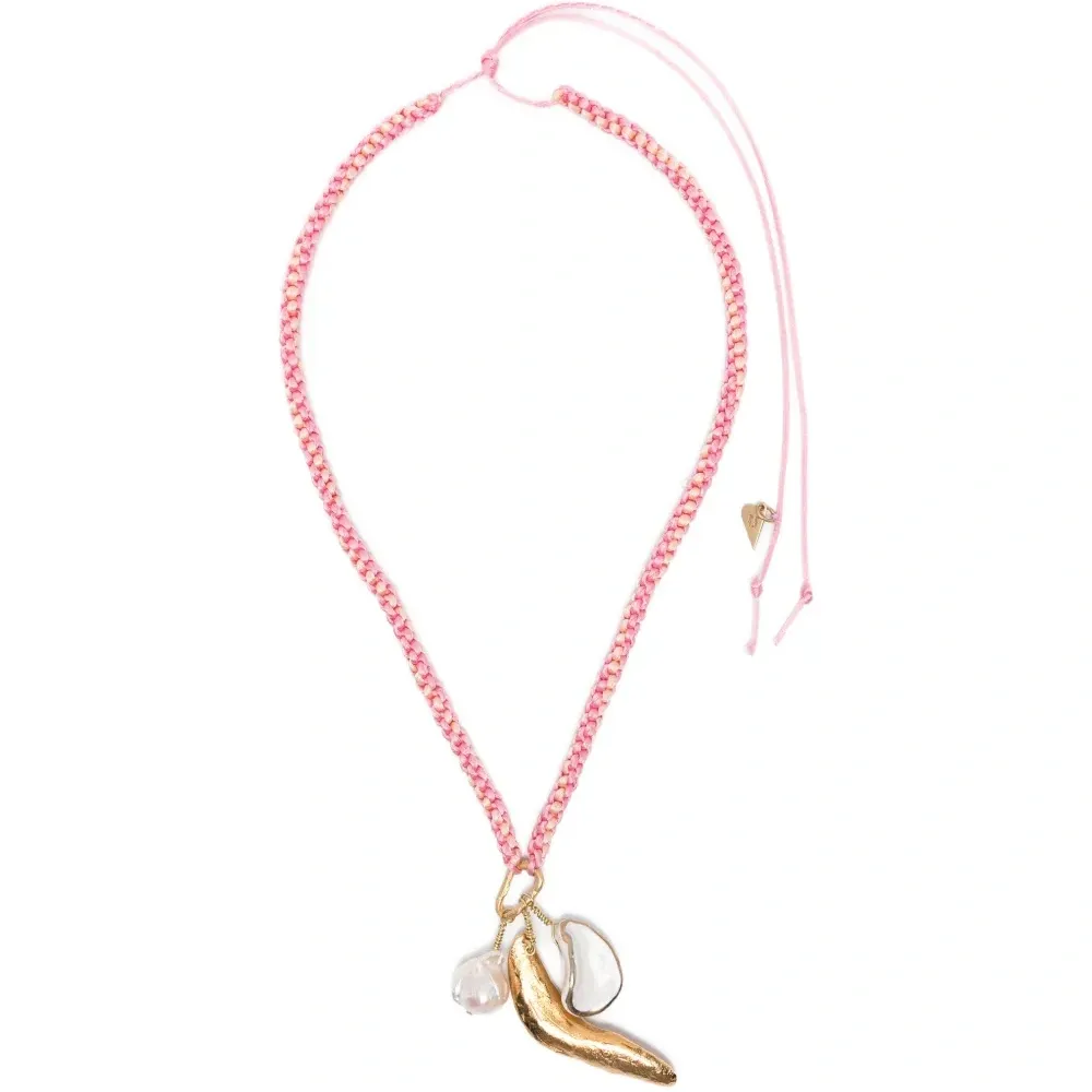 Ожерелье-чокер с вязаным кулоном