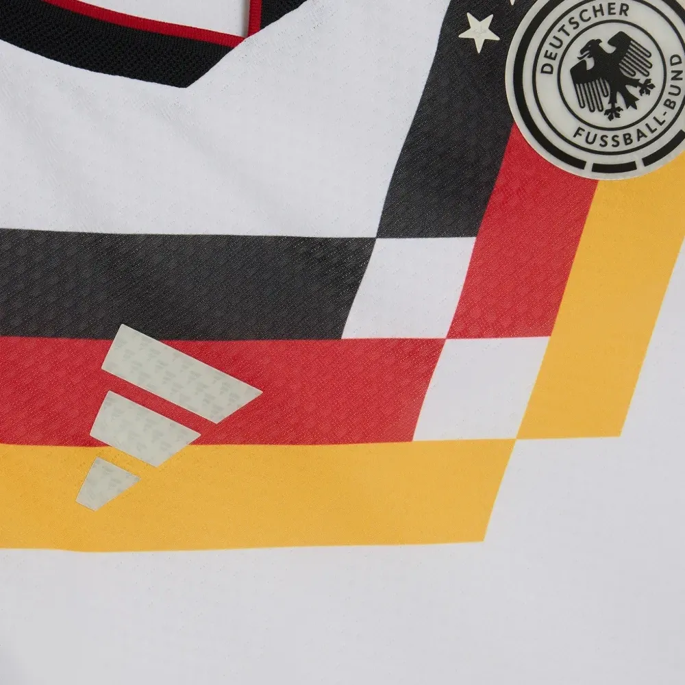 Полосатая футболка DFB