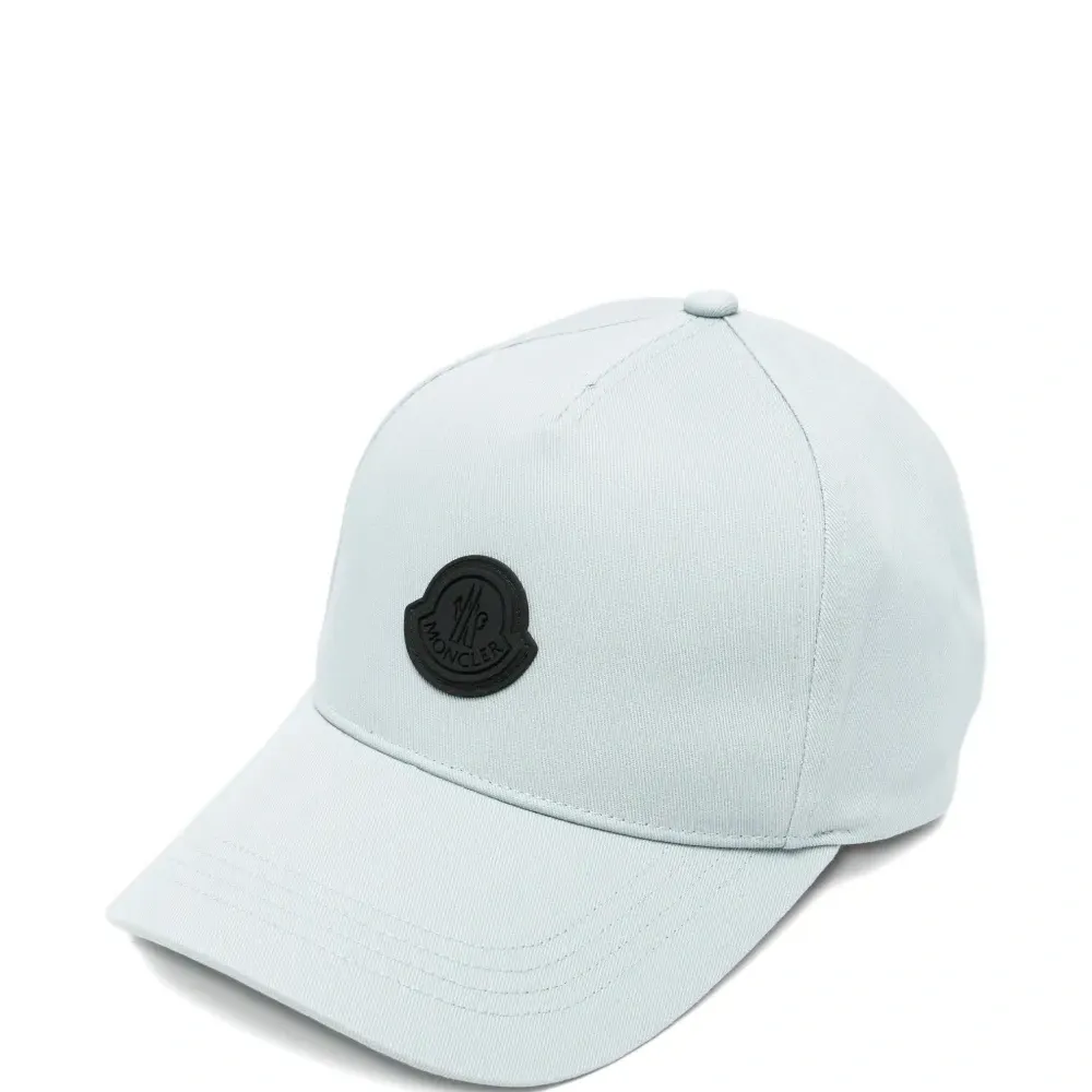 Шапка с нашивкой-логотипом