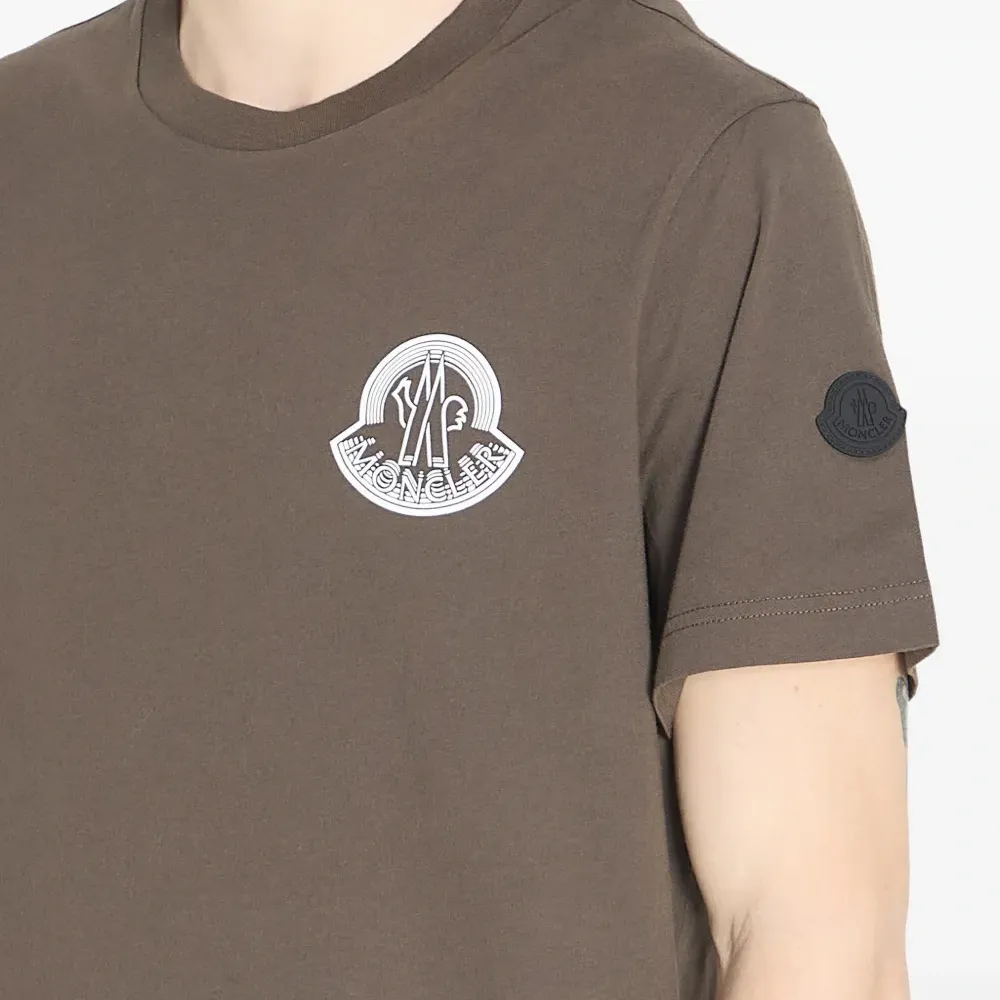 Футболка с нашивкой-логотипом