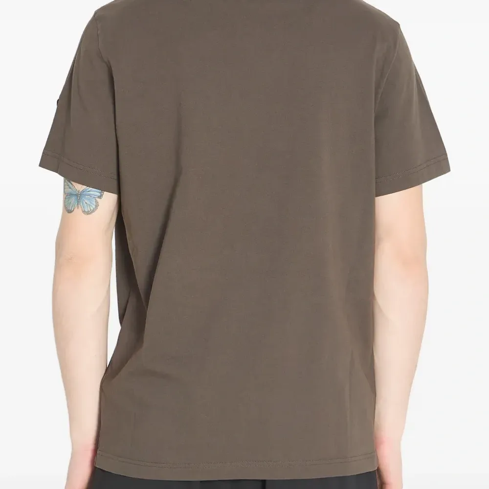 Футболка с нашивкой-логотипом