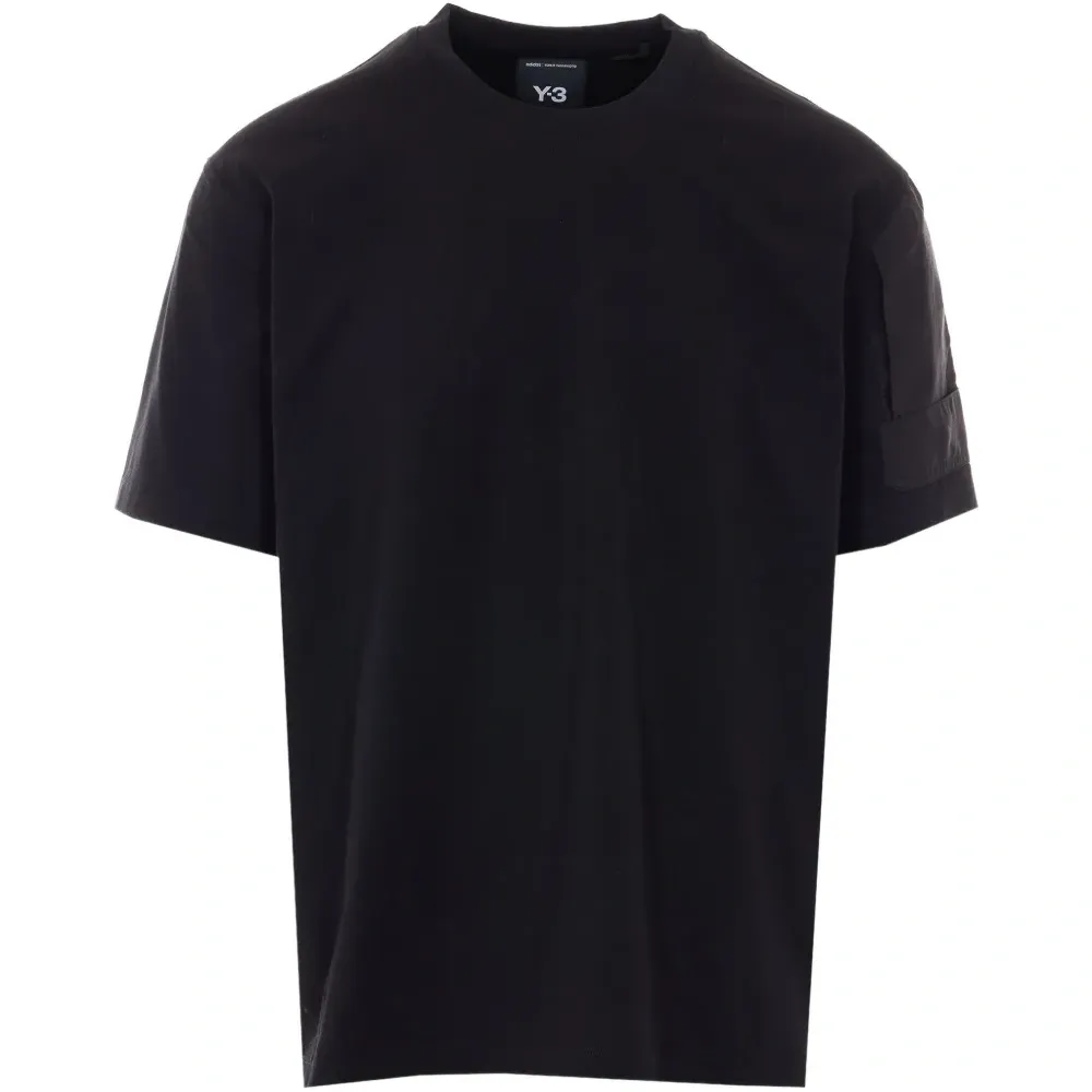 Футболка с карманом и логотипом