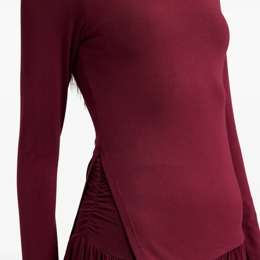 Блузка с длинными рукавами и боковым разрезом