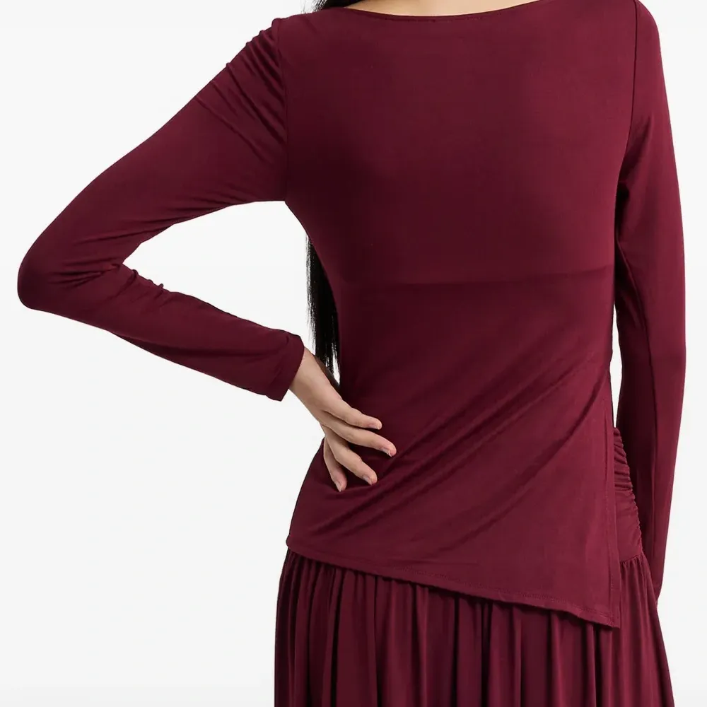 Блузка с длинными рукавами и боковым разрезом