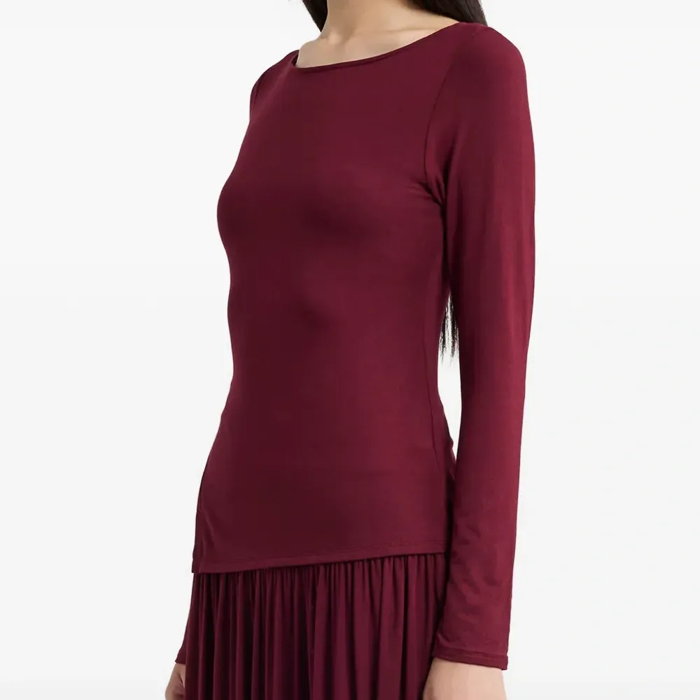 Блузка с длинными рукавами и боковым разрезом