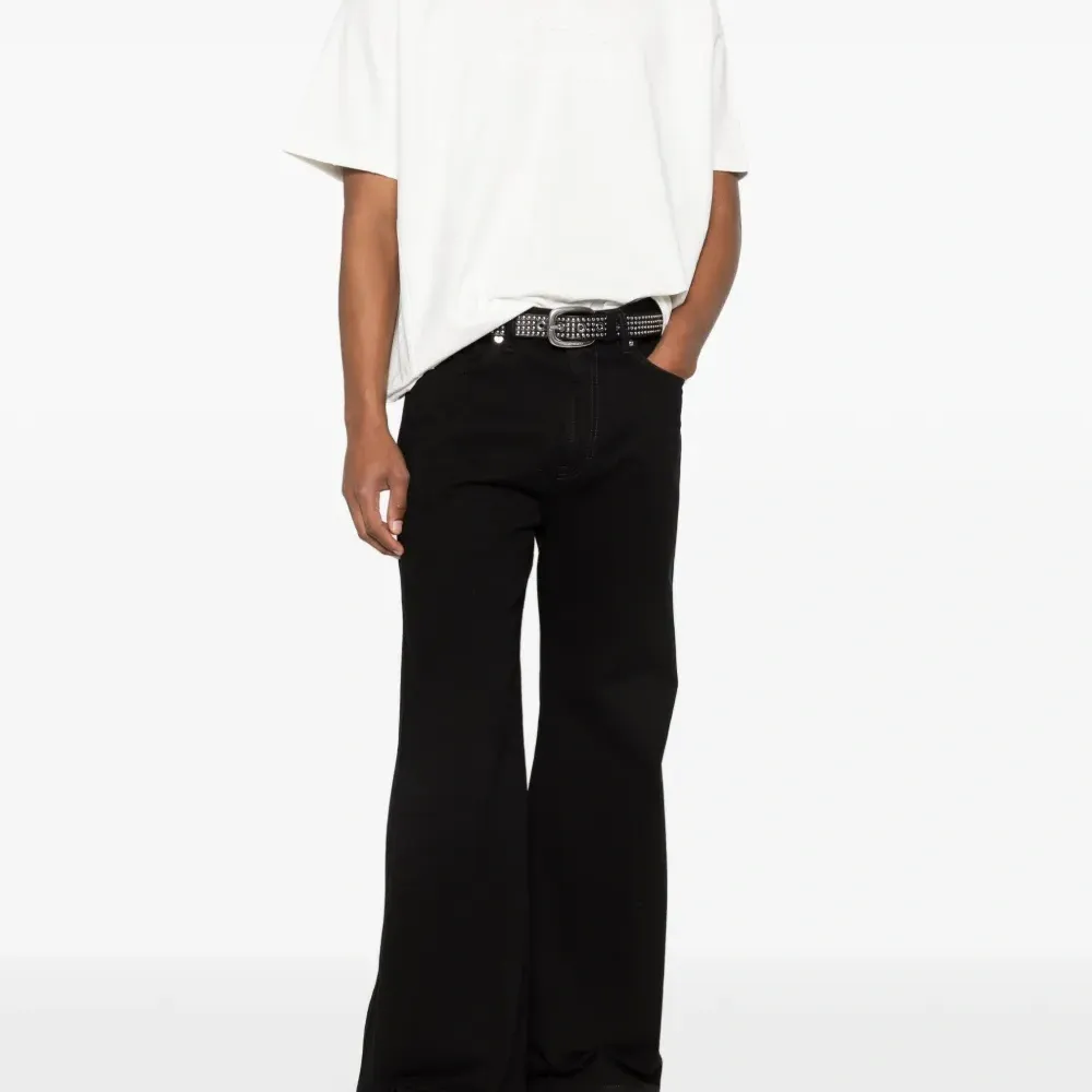 Футболка с вышитым логотипом