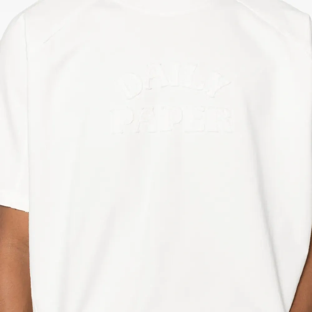 Футболка с вышитым логотипом