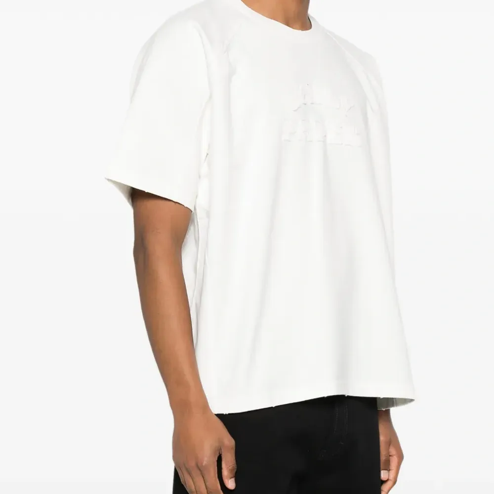 Футболка с вышитым логотипом