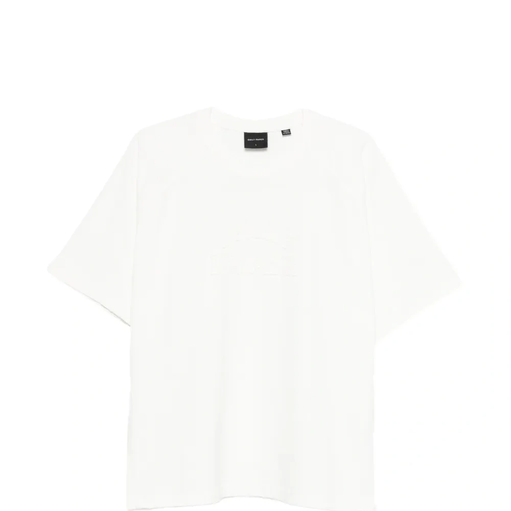 Футболка с вышитым логотипом